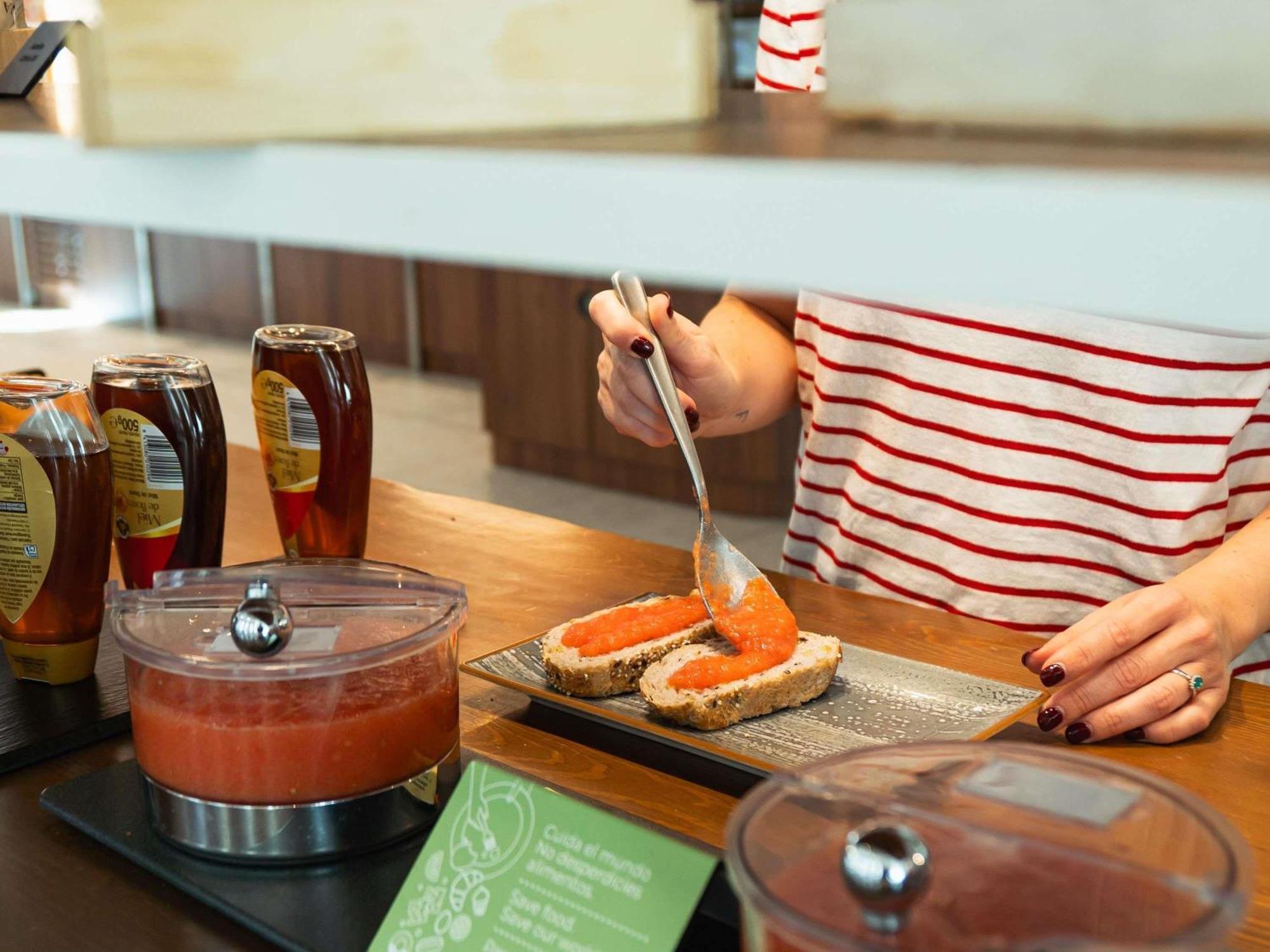 Ibis Styles Sevilla City Santa Justa מראה חיצוני תמונה